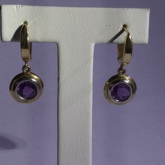 Earrings - Picture 1 of 3